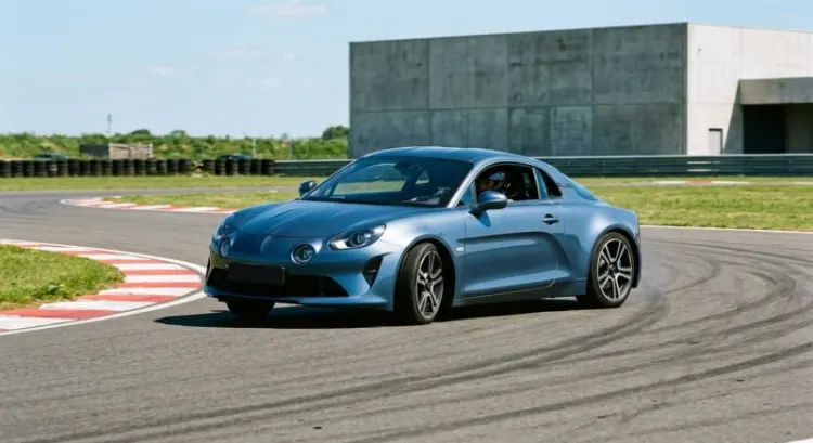 Stage de pilotage Alpine A110 ou Porsche Cayman : avis et comparaison